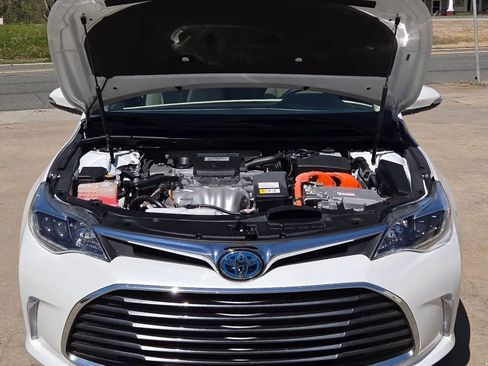 Used 2017 Toyota Avalon XLE Premium image 5