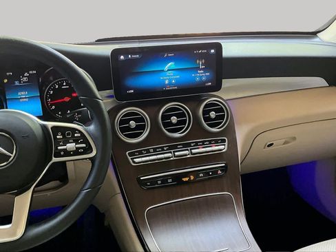 Used 2021 Mercedes-Benz GLC 300 image 6