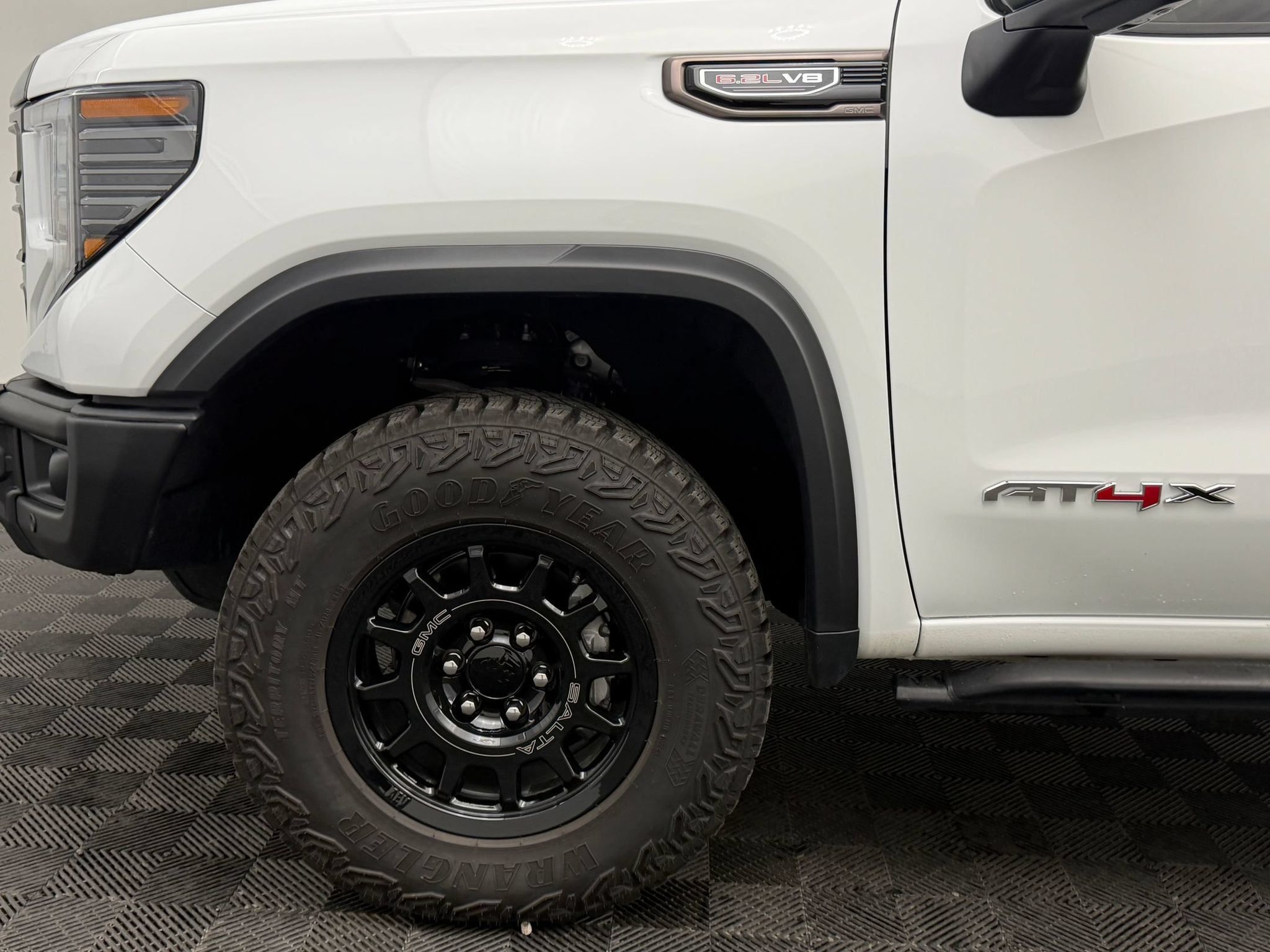 Used 2024 GMC Sierra 1500 AT4X w/ AT4X AEV Edition AWD/4WD image 10