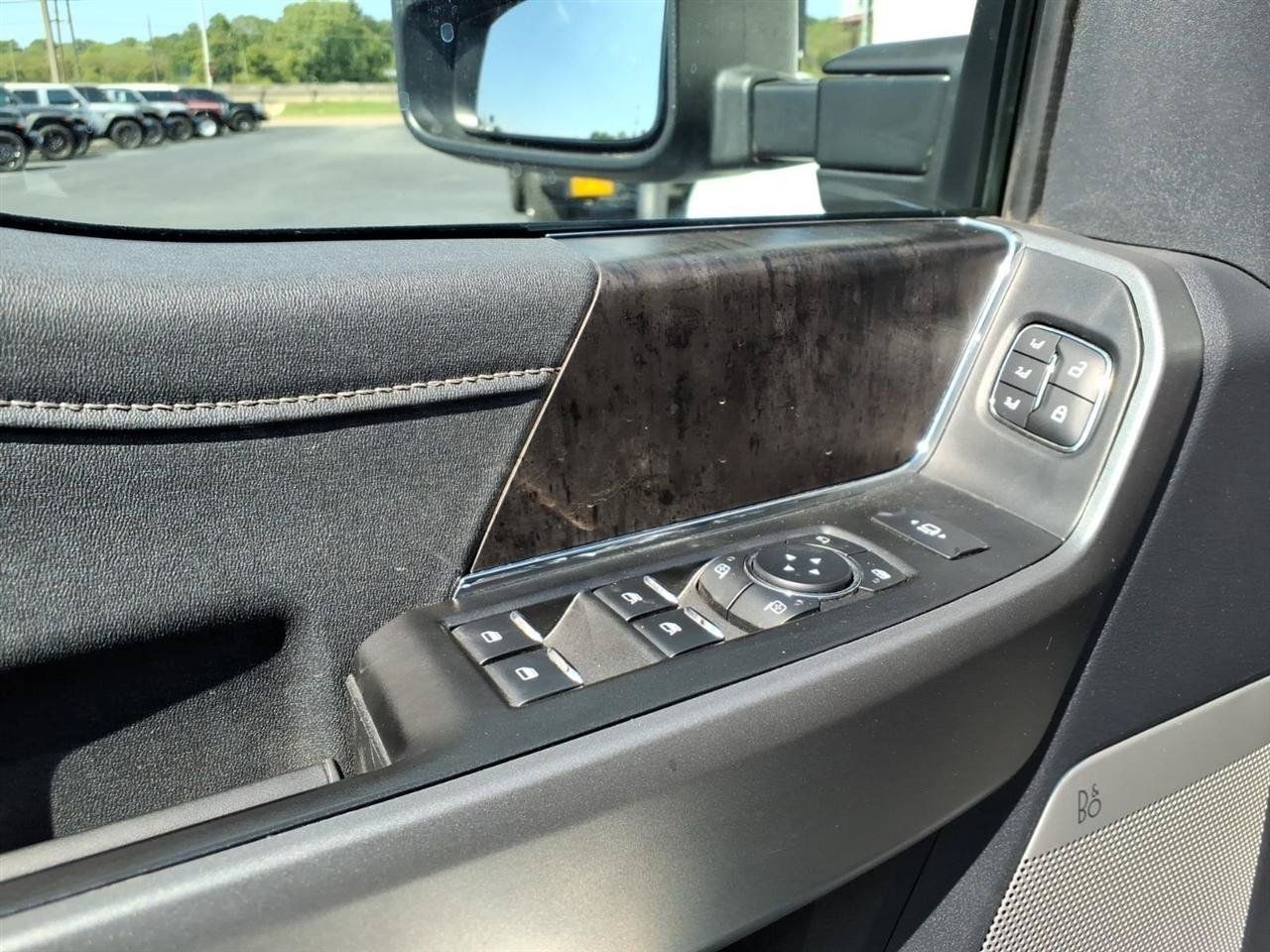 Used 2025 Ford F250 Lariat AWD/4WD image 6