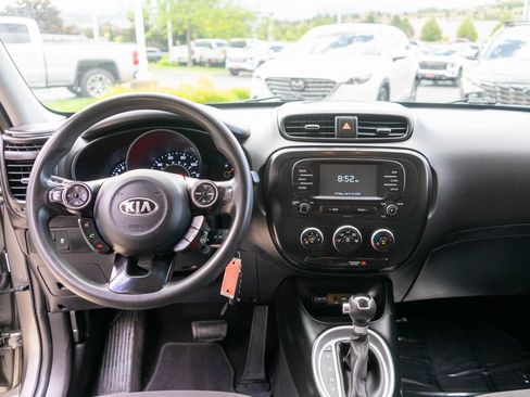 Used 2019 Kia Soul FWD image 13