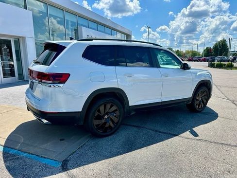 Used 2024 Volkswagen Atlas SE w/ Panoramic Sunroof Package FWD image 7