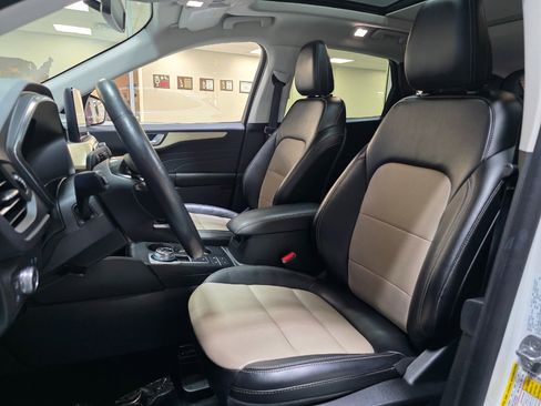 Used 2022 Ford Escape Titanium w/ Titanium Premium Package image 15