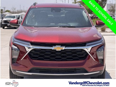 Used 2025 Chevrolet Trax LT w/ LT Convenience Package FWD image 7