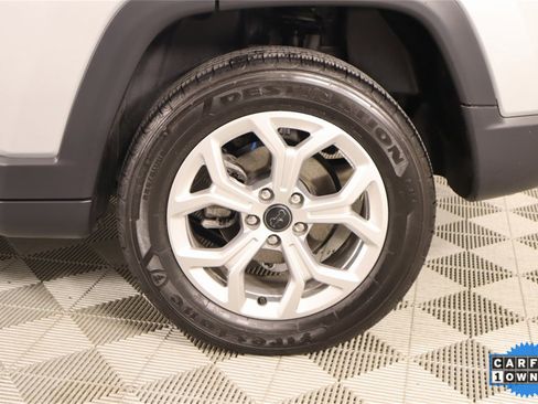 Used 2025 Jeep Compass Latitude image 17