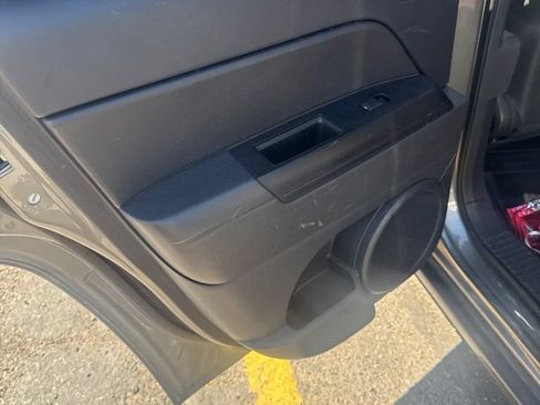 Used 2013 Jeep Compass Latitude FWD image 3