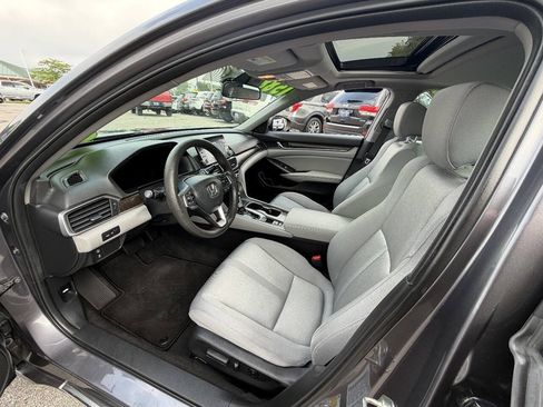 Used 2019 Honda Accord EX image 10