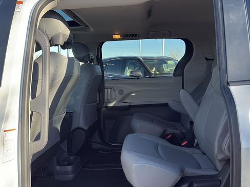 Used 2023 Toyota Sienna XLE image 20
