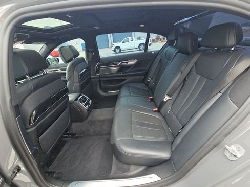 Used 2022 BMW 740i w/ M Sport Package RWD image 11