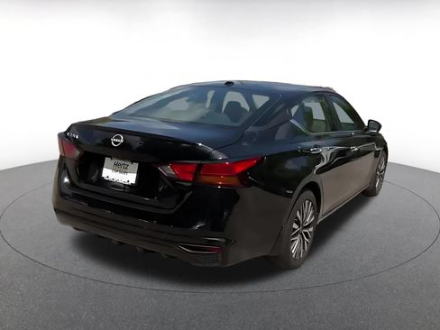 Used 2025 Nissan Altima 2.5 SV FWD image 14