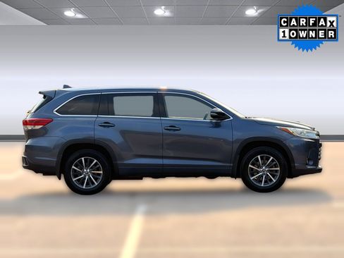 Used 2018 Toyota Highlander XLE AWD/4WD image 8