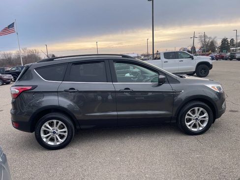 Used 2018 Ford Escape SE image 6