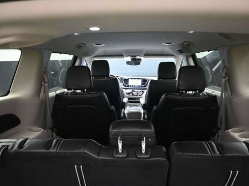 Used 2024 Chrysler Pacifica Touring-L FWD image 34