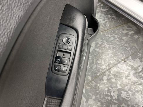 Used 2019 Dodge Challenger SXT w/ Driver Convenience Group RWD image 9
