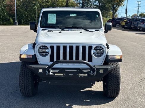 Used 2020 Jeep Wrangler Unlimited Sahara image 9