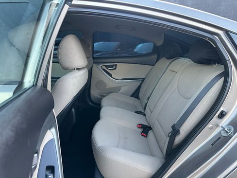 Used 2014 Hyundai Elantra SE image 22