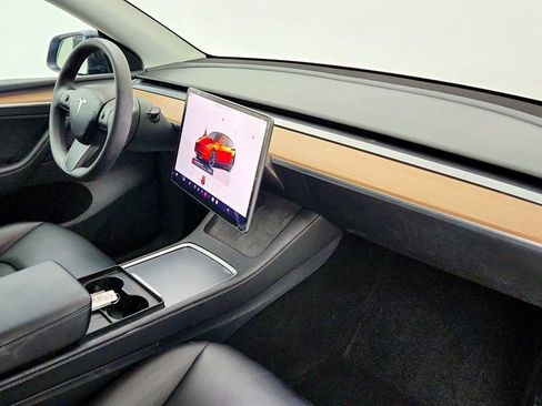 Used 2025 Tesla Model Y Long Range image 46