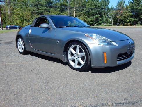 Used 2004 Nissan 350Z Touring image 9