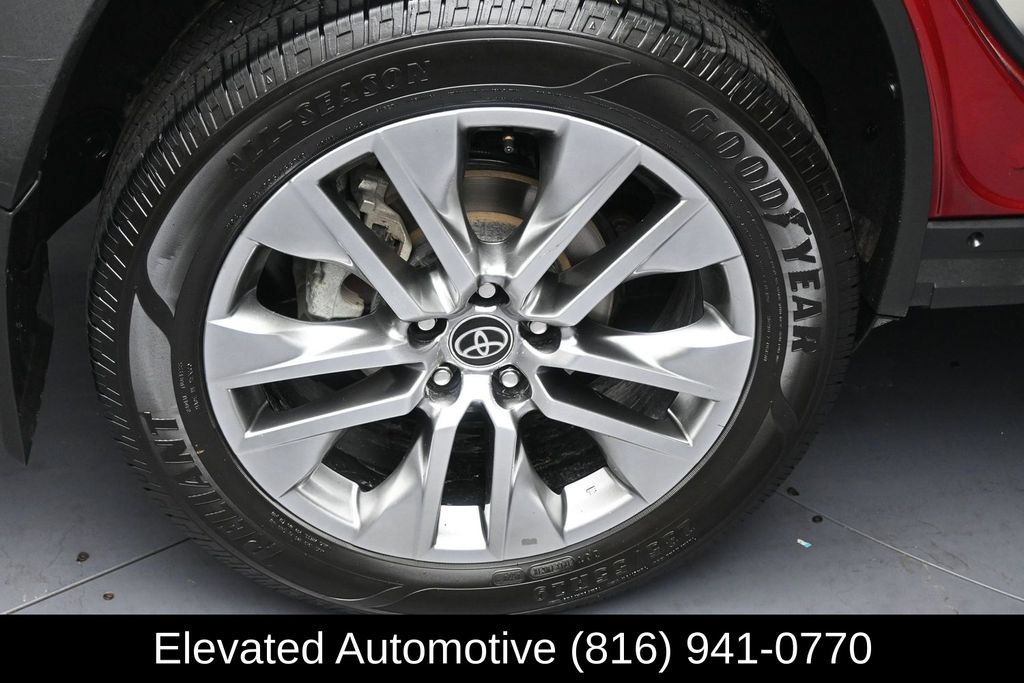 Used 2023 Toyota RAV4 XLE Premium AWD/4WD image 5