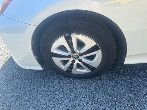 Used 2016 Toyota Prius Four w/ Advanced Technology Package FWD image 22