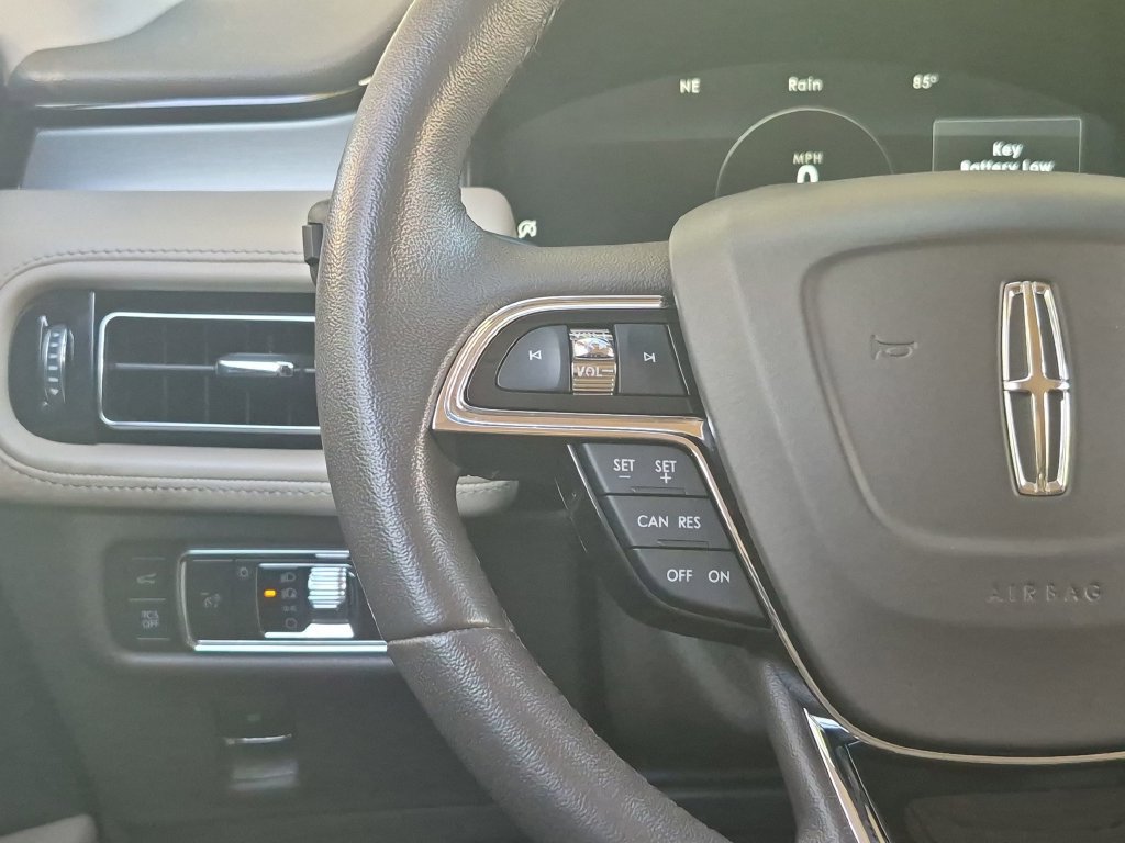 Used 2022 Lincoln Nautilus FWD w/ Premium Package image 23