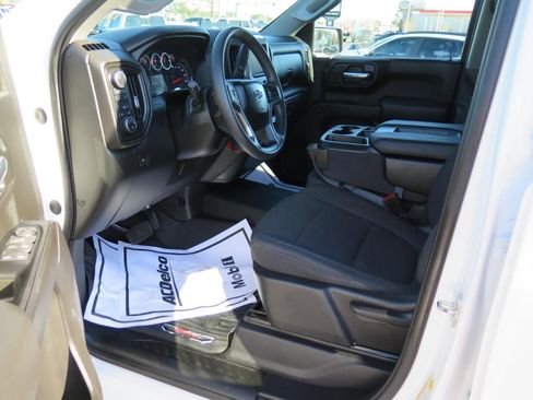 Used 2024 Chevrolet Colorado Trail Boss w/ Technology Package image 9