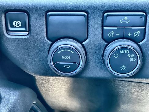 Used 2025 Chevrolet Silverado 1500 LT image 10