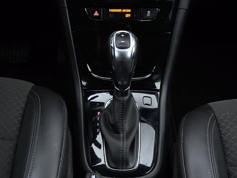 Used 2021 Buick Encore Preferred image 22