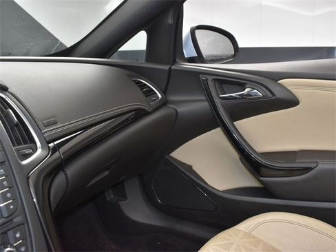 Used 2018 Buick Cascada Premium image 19