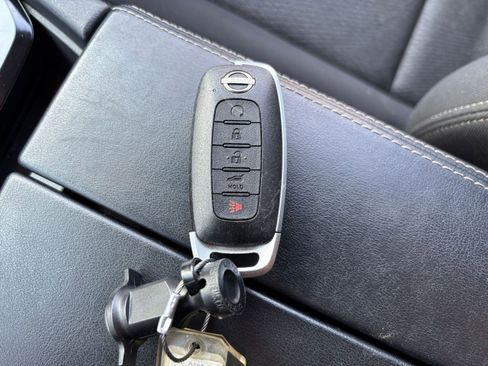 Used 2025 Nissan Rogue SV FWD image 21