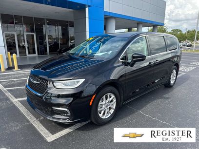 Used 2024 Chrysler Pacifica Touring-L
