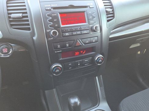 Used 2011 Kia Sorento EX image 25