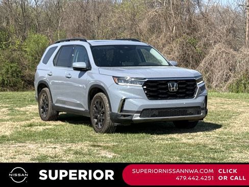 Used 2025 Honda Pilot Touring image 1