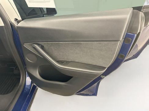 Used 2022 Tesla Model Y Performance AWD/4WD image 31