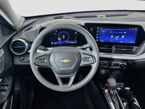 Used 2026 Chevrolet Trax LT FWD image 17