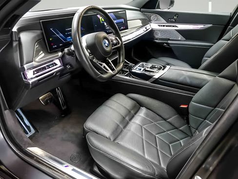 Used 2023 BMW i7 xDrive60 AWD/4WD image 10