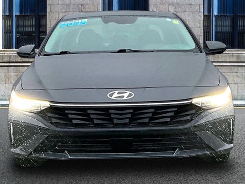 Used 2025 Hyundai Elantra SEL image 3