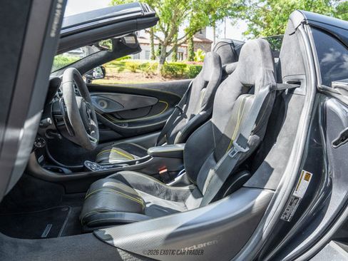 Used 2018 McLaren 570S Spider image 28