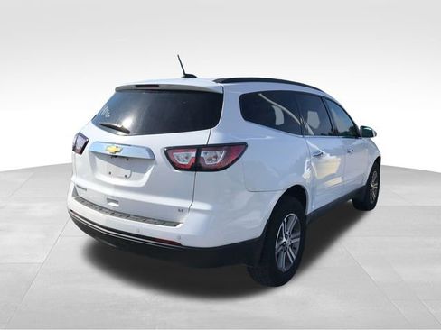 Used 2017 Chevrolet Traverse LT image 2