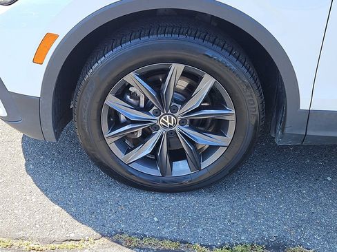 Used 2022 Volkswagen Tiguan SE AWD/4WD image 7