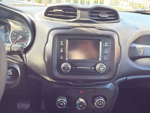 Used 2020 Jeep Renegade Sport image 18