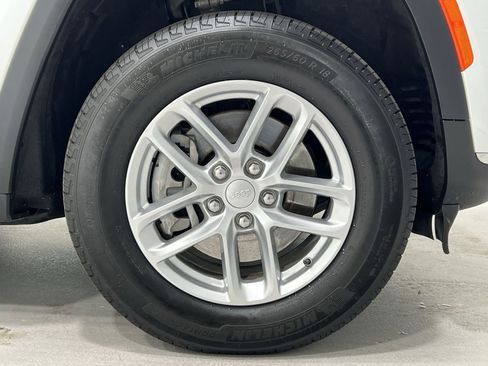 Used 2024 Jeep Grand Cherokee L Laredo w/ Luxury Tech Group I AWD/4WD image 10