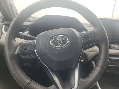 Used 2021 Toyota RAV4 XLE Premium AWD/4WD image 14