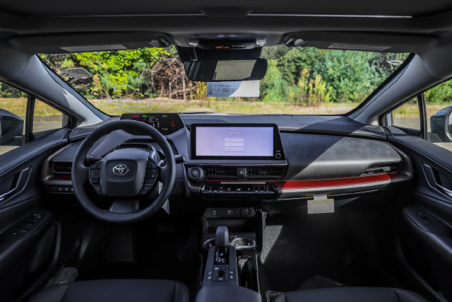 New 2026 Toyota Prius Plug-In Hybrid FWD image 11