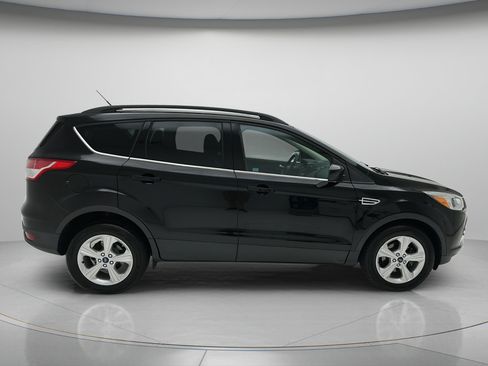 Used 2016 Ford Escape SE w/ Equipment Group 201A FWD image 6
