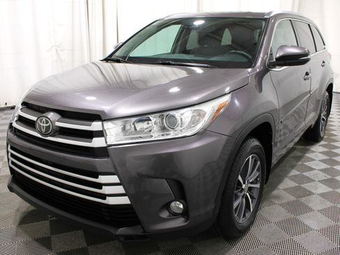 Used 2018 Toyota Highlander XLE w/ Protection Package #3 AWD/4WD image 36