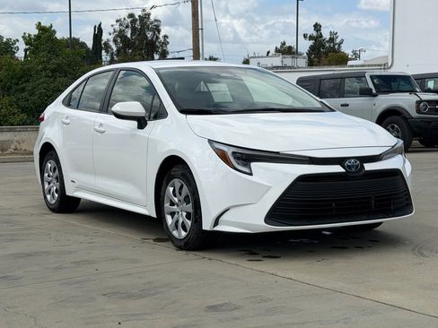 Used 2024 Toyota Corolla LE AWD/4WD image 4