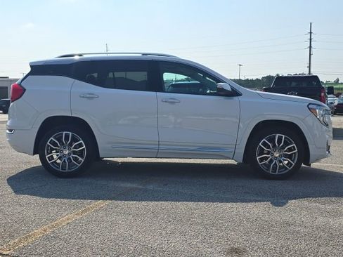 Used 2024 GMC Terrain Denali image 6