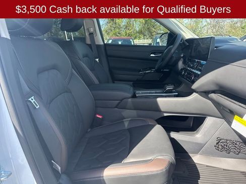 New 2026 Nissan Pathfinder Platinum image 40