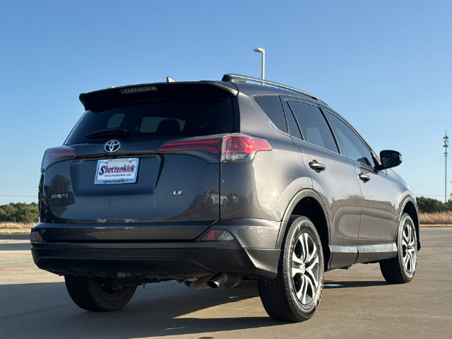 Used 2017 Toyota RAV4 LE FWD image 7
